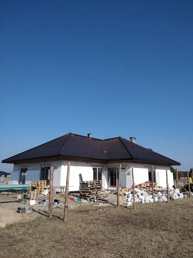 Dach i elewacja domu przed odbiorem
